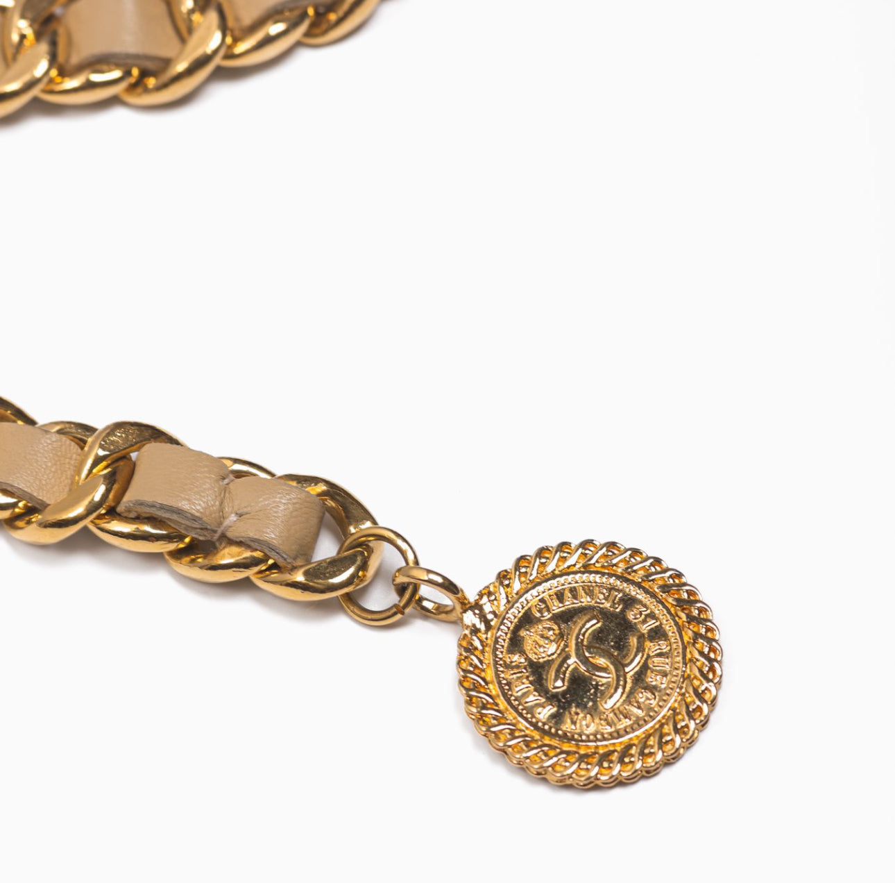 CHANEL - BELT CHAIN DOUBLE TOUR WITH LEATHER AND COIN MÉDAILLON