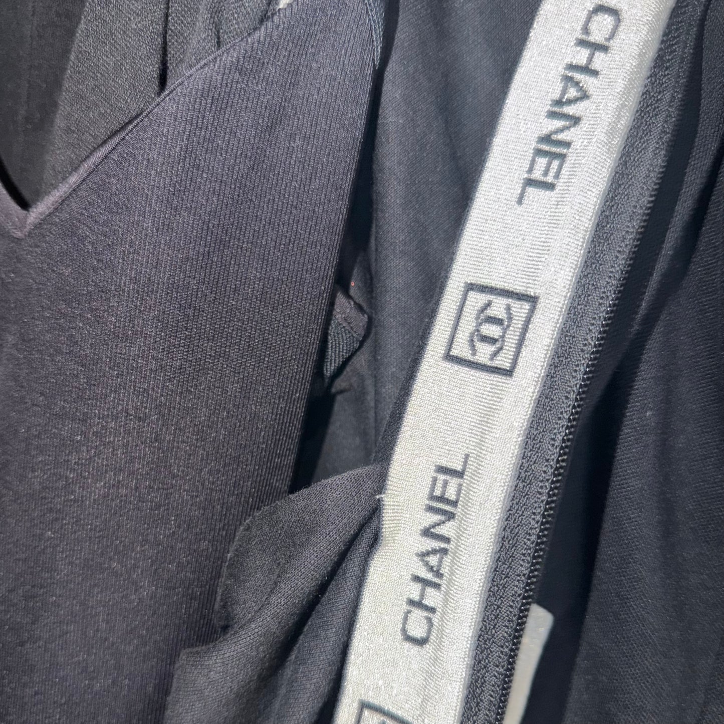 CHANEL - SET JOGGER WITH HOODIE, TANK TOP AND TROUSERS BLACK AND SILVER SIZE 40 FR