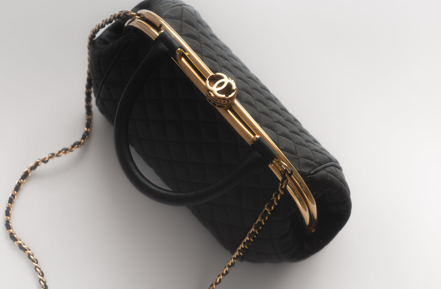CHANEL - LOCK BAG PARIS ROME COLOSSEUM BLACK CALFSKIN ANTIQUE GOLD