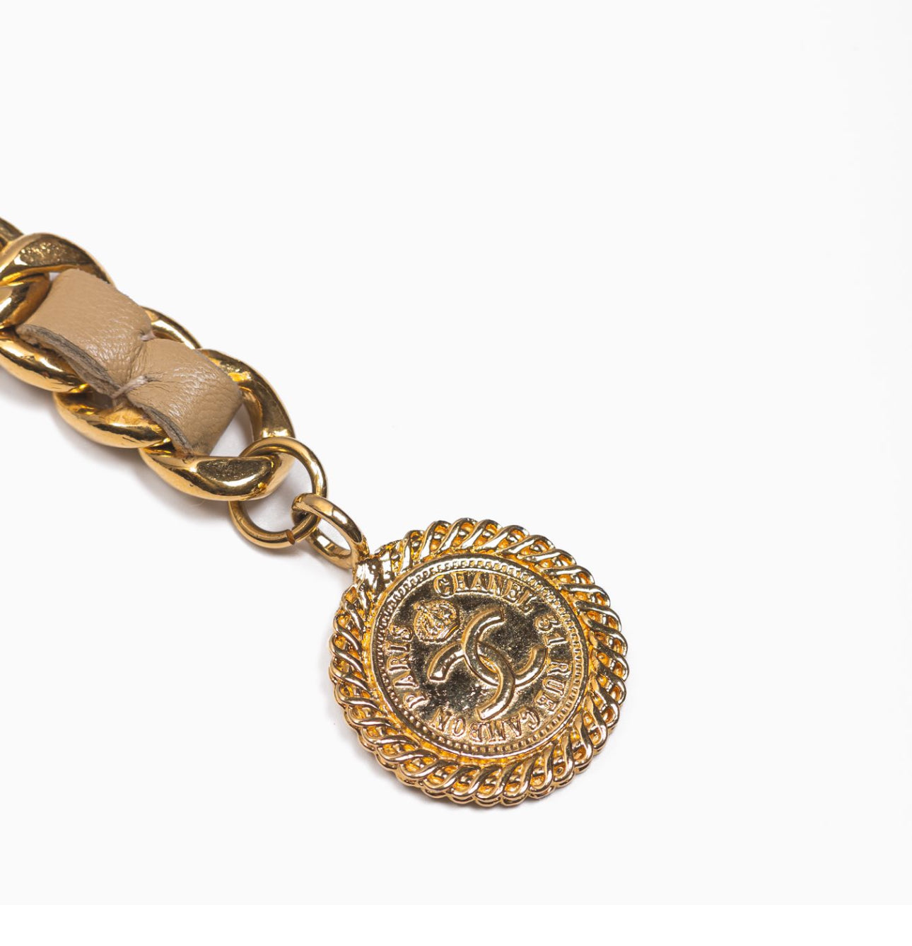 CHANEL - BELT CHAIN DOUBLE TOUR WITH LEATHER AND COIN MÉDAILLON