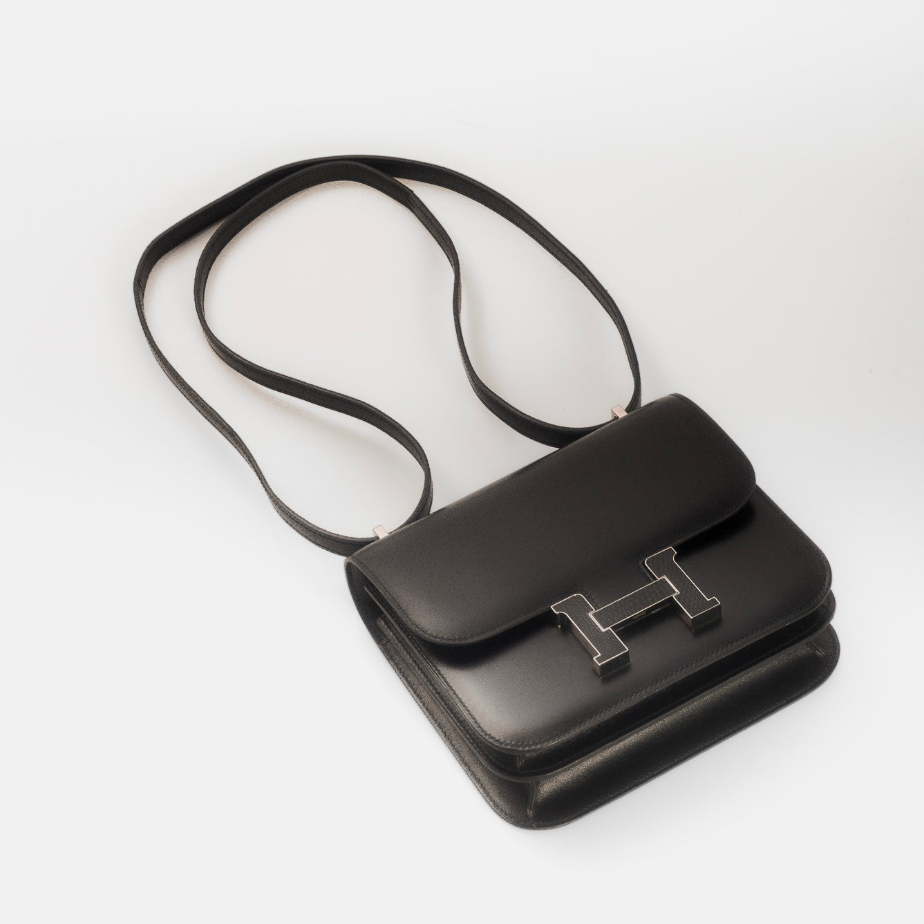 HERMÈS - *LIMITED EDITION* CONSTANCE MINI 18 BLACK BOX CALF LEATHER & LIZARD PALLADIUM HARDWARE
