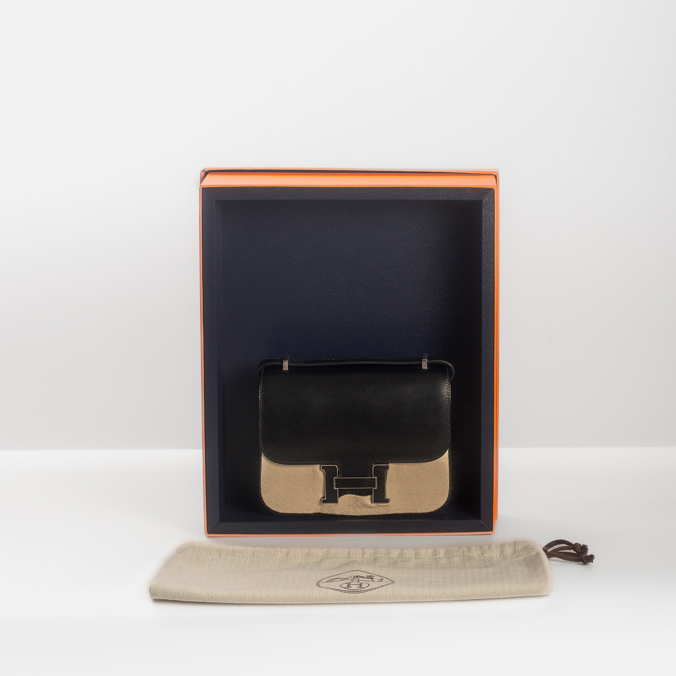 HERMÈS - *LIMITED EDITION* CONSTANCE MINI 18 BLACK BOX CALF LEATHER & LIZARD PALLADIUM HARDWARE