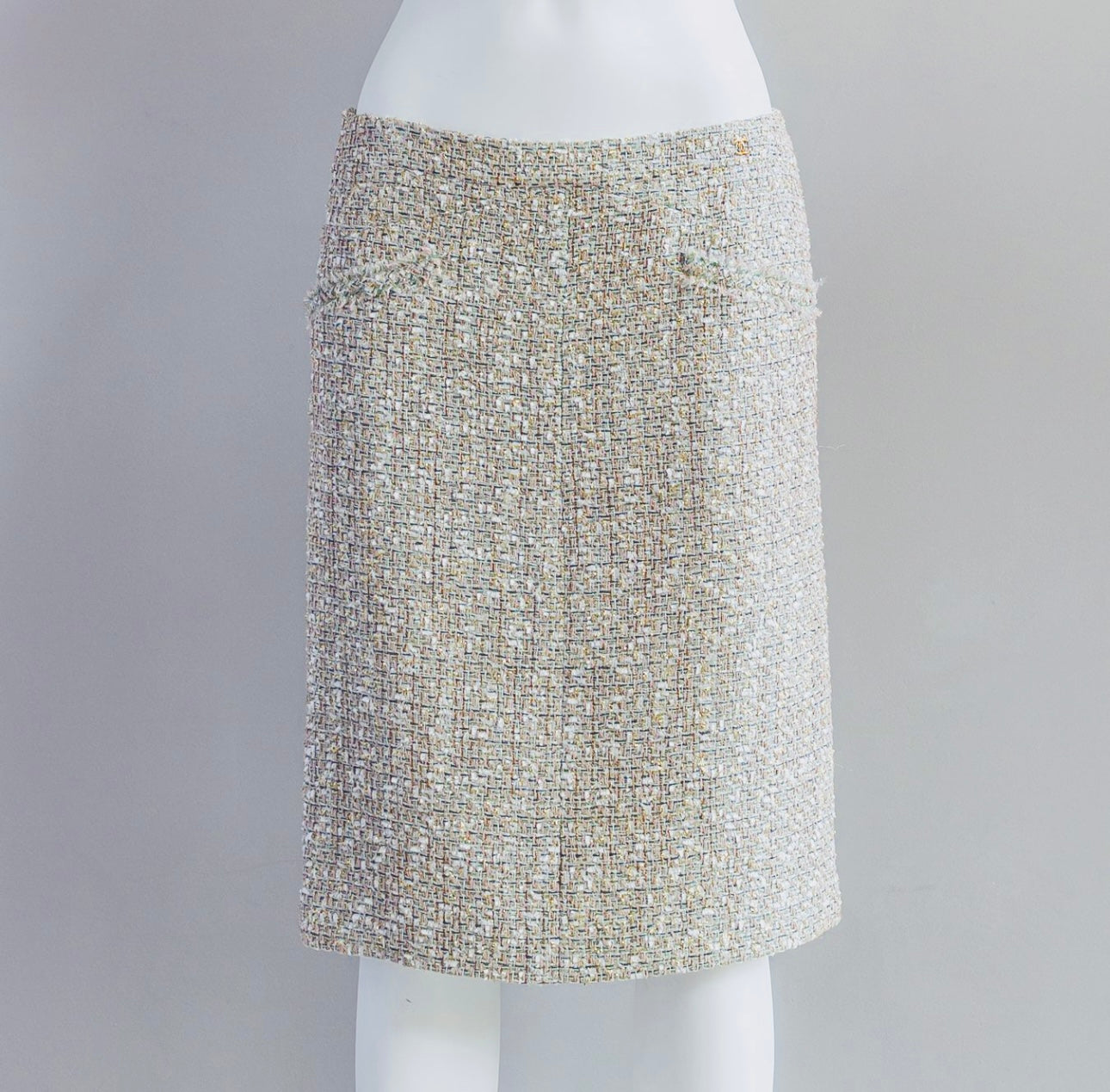 CHANEL - SKIRT TWEED BEIGE PINK LIGHT BLUE AND GOLD TONES SIZE 40 FR