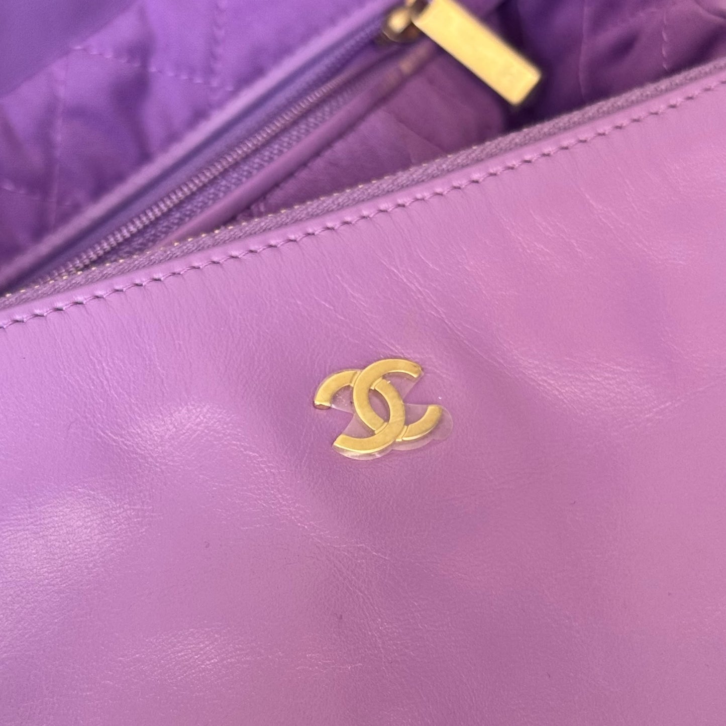 CHANEL - BAG CHANEL 22 LARGE PURPLE QUILTED SHOULDER BAG GOLD HARDWARE