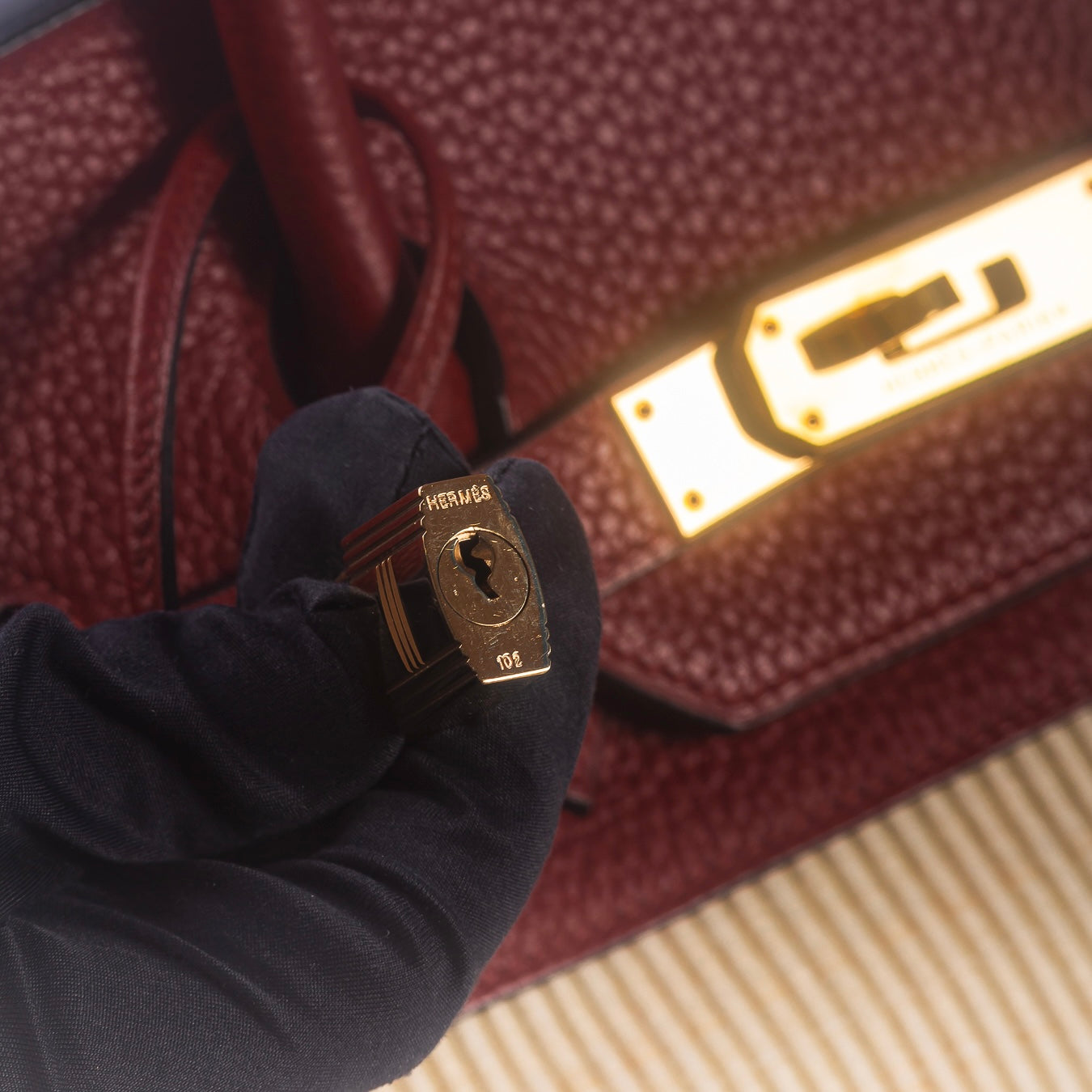 HERMÈS - *RARE* BIRKIN 35 HANDBAG ROUGE H TAURILLON CLEMENCE LEATHER AND CRINOLINE CANVAS WITH GOLD HARDWARE