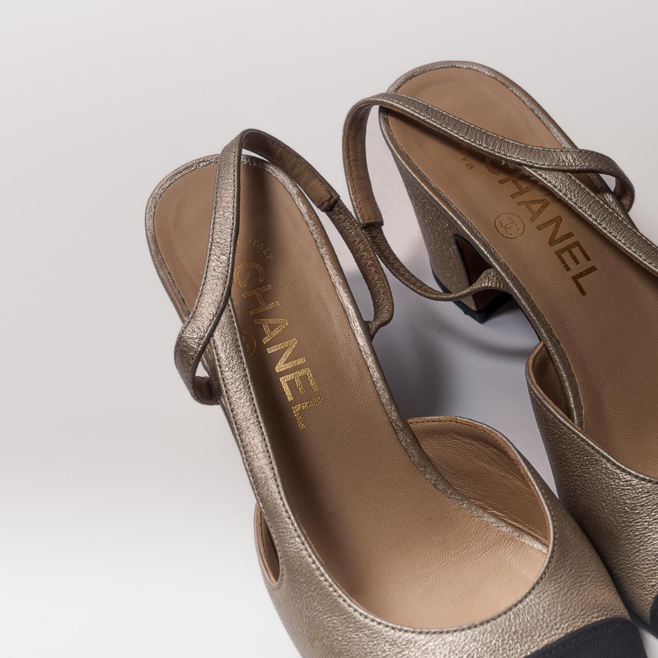 CHANEL - SLINGBACK GOLD LEATHER WITH BLACK TOE SIZE 37,5 EU
