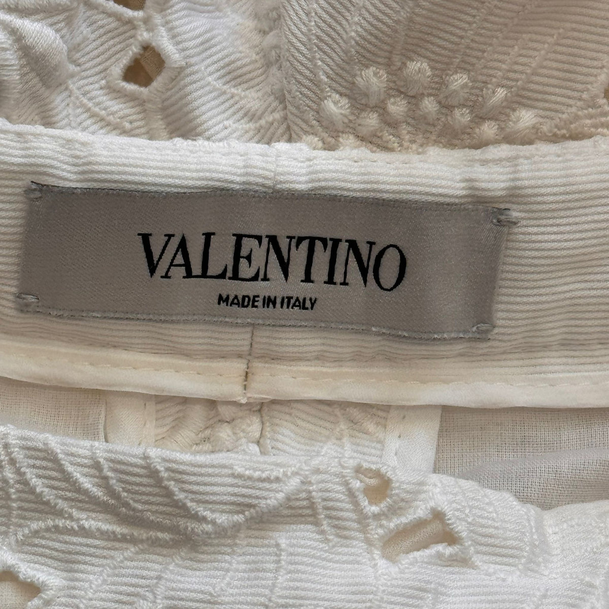 VALENTINO - SHORT COTTON WHITE FLORAL BRODERIE SIZE 42 IT