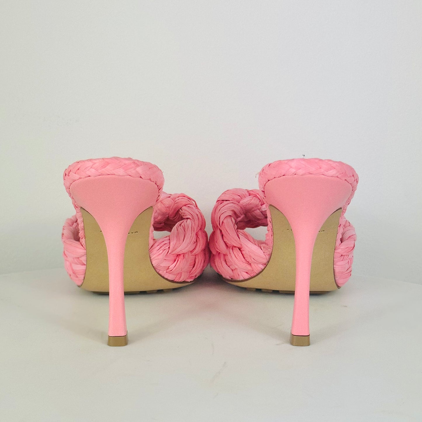 BOTTEGA VENETA - Pink rafia sandals size 39 EU