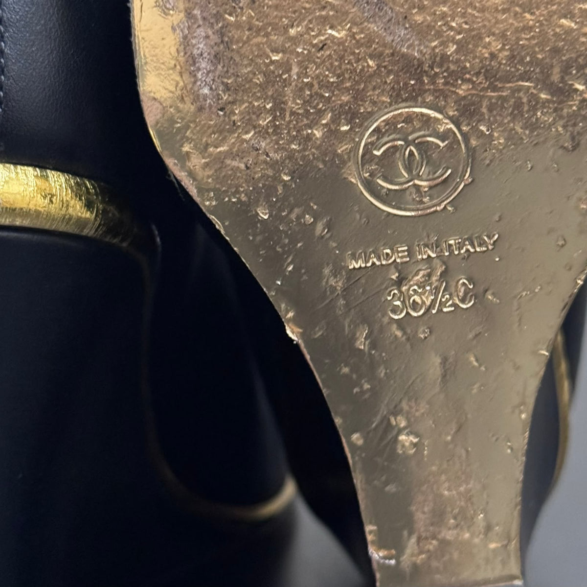 CHANEL - ANKLE BOOTS BLACK LAMBSKIN CAP TOE GOLD DETAILS SIZE 36,5 EU