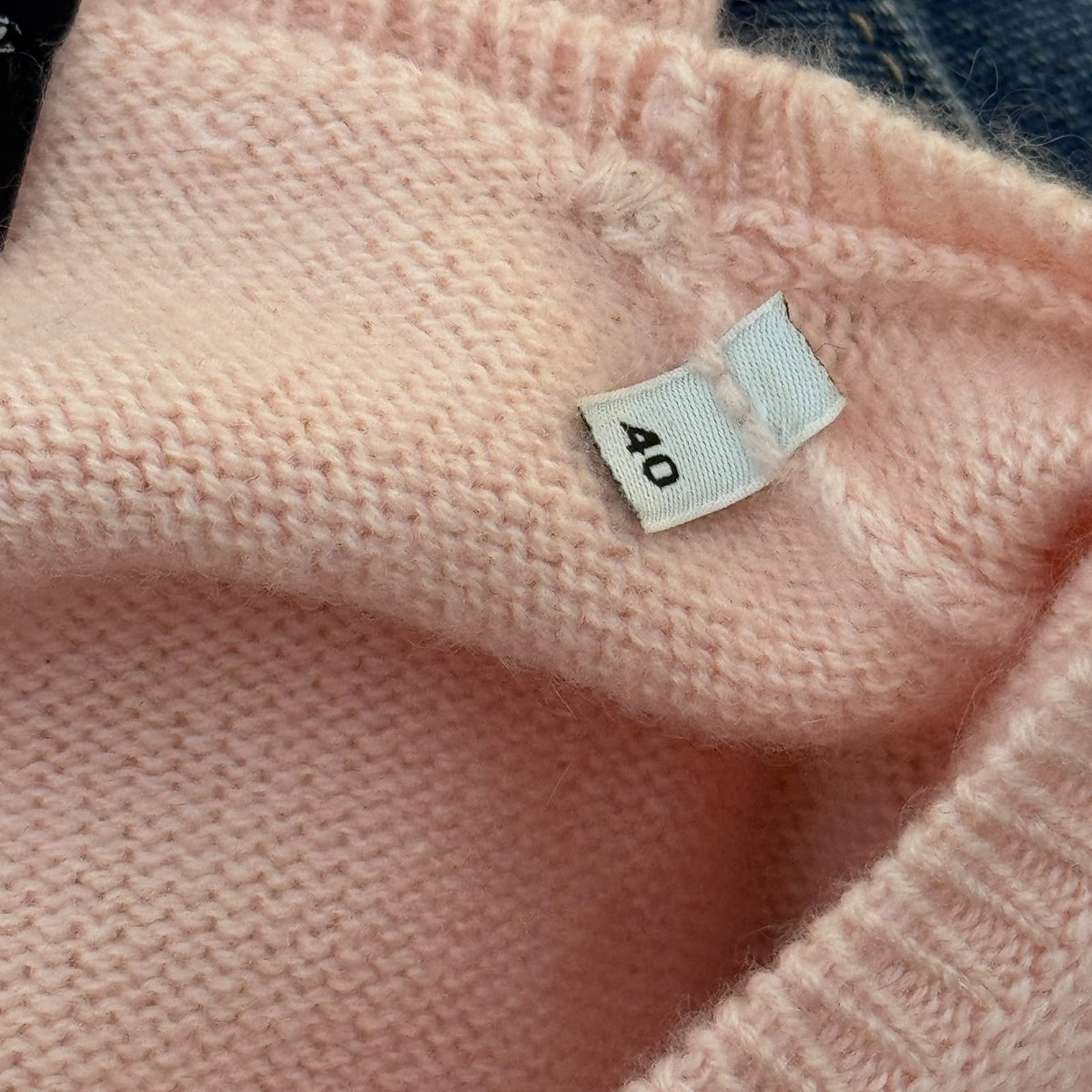 DOLCE & GABBANA - SWEATER PALE PINK CASHMERE WITH GREEN SEQUIN LETTERING SIZE 40 IT
