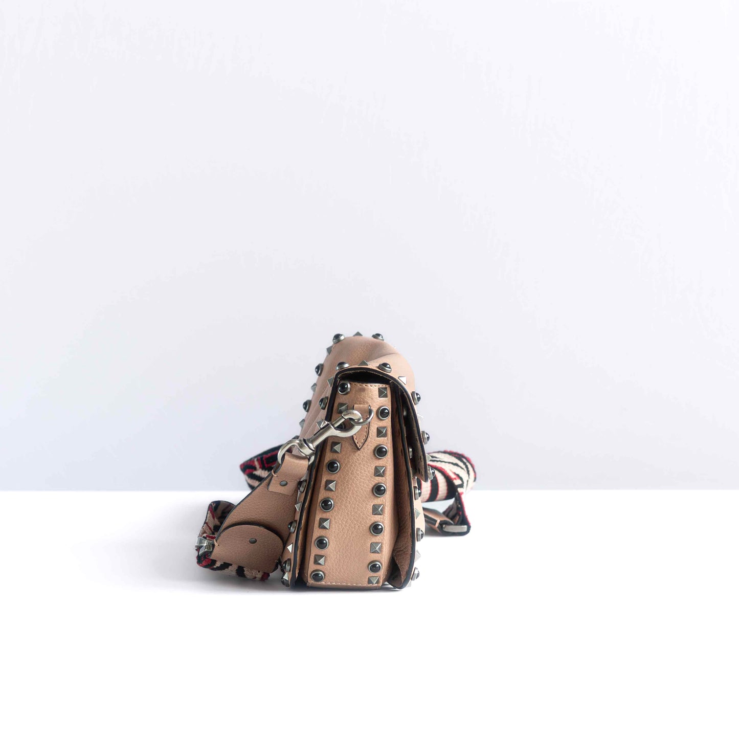 VALENTINO - SHOULDER BAG ROCKSTUD ROLLING BEIGE LEATHER WITH MULTICOLOR STRAP