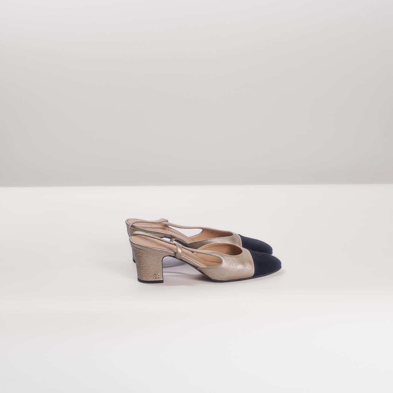 CHANEL - SLINGBACK GOLD LEATHER WITH BLACK TOE SIZE 37,5 EU