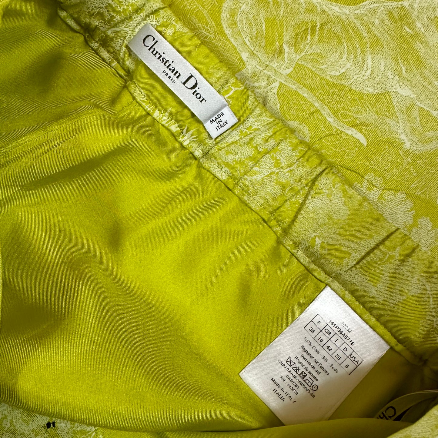 DIOR - PAJAMA SET IN TOILE DE JOUY LIME SILK (SHIRT AND SHORTS SIZE 36FR AND 38 FR)