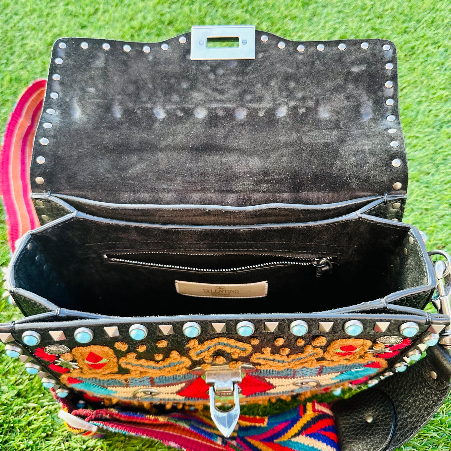 VALENTINO GARAVANI - Calfskin Embroidered Medium Guitar Strap Rockstud Rolling Flap Saddle Bag in Black
