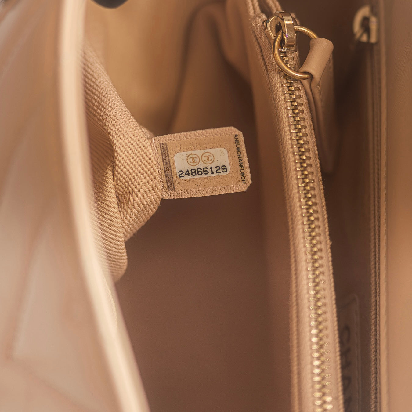 CHANEL - HANDBAG CHEVRON COCO HANDLE BEIGE LEATHER