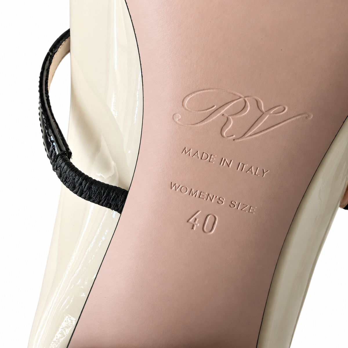 ROGER VIVIER - PUMPS IVORY PATENT LEATHER MARY JANE WITH CRYSTAL BUCKLES & VIRGULE HEELS SIZE 40 EU