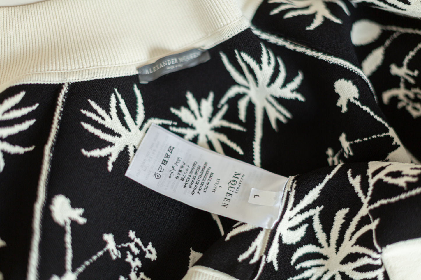 ALEXANDER MCQUEEN – SET BOMBER JACKET AND SKIRT IVORY AND BLACK FLORAL KNIT SIZE L