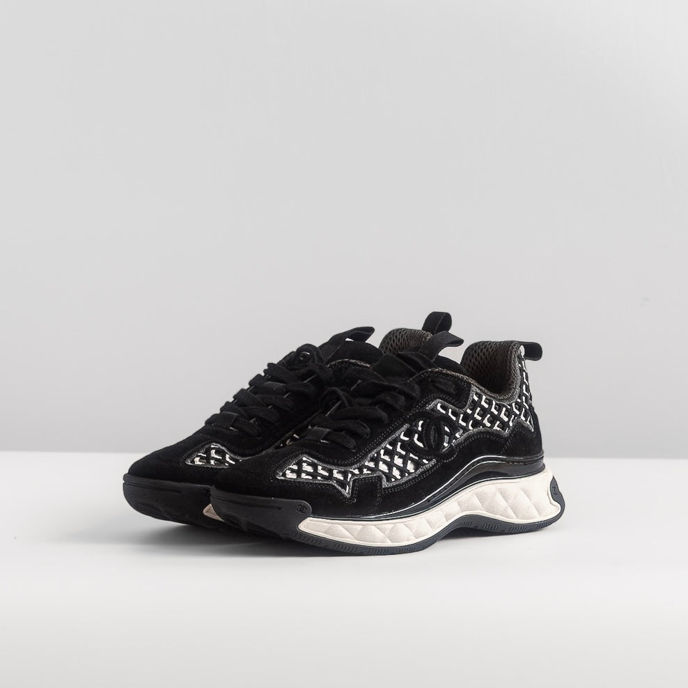 CHANEL - *BRAND NEW* SNEAKERS CALFSKIN EMBROIDERED CC SIZE 39 EU