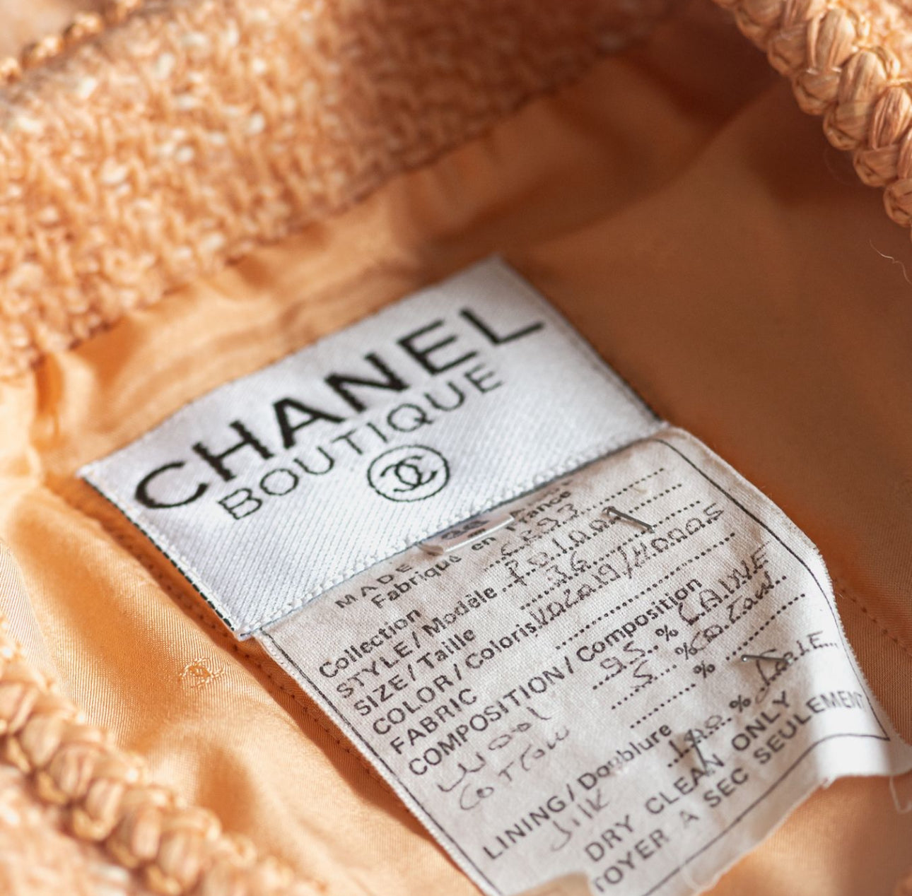 CHANEL - JACKET TWEED PEACH SINGLE-BREASTED WITH GOLD CC BUTTONS SIZE 36 FR