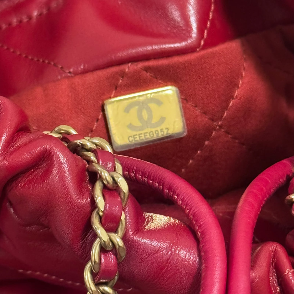CHANEL - *NEW* BAG 22 MINI HOBO RED QUILTED CALFSKIN WITH GOLD TONE HARDWARE