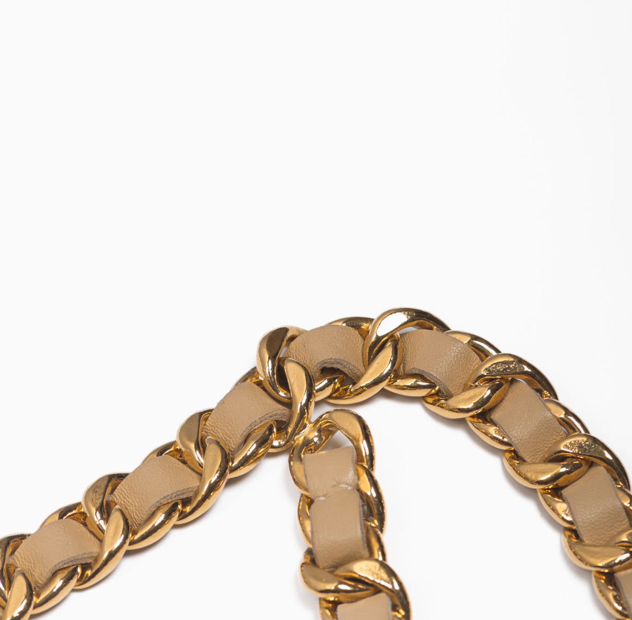 CHANEL - BELT CHAIN DOUBLE TOUR WITH LEATHER AND COIN MÉDAILLON