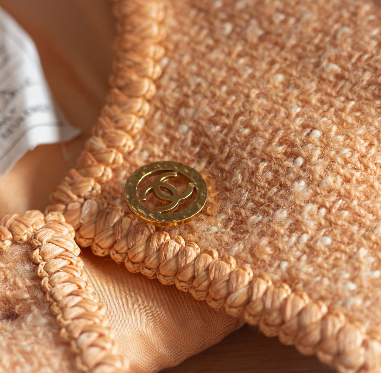 CHANEL - JACKET TWEED PEACH SINGLE-BREASTED WITH GOLD CC BUTTONS SIZE 36 FR