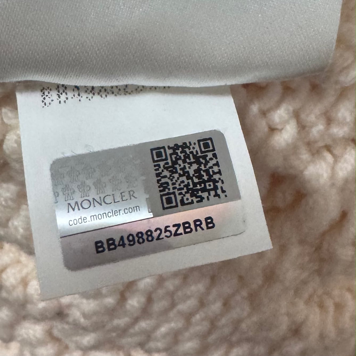MONCLER – CARDIGAN CREAM CABLE-KNIT WITH FITTED WAIST & LOGO ZIP SIZE XS
