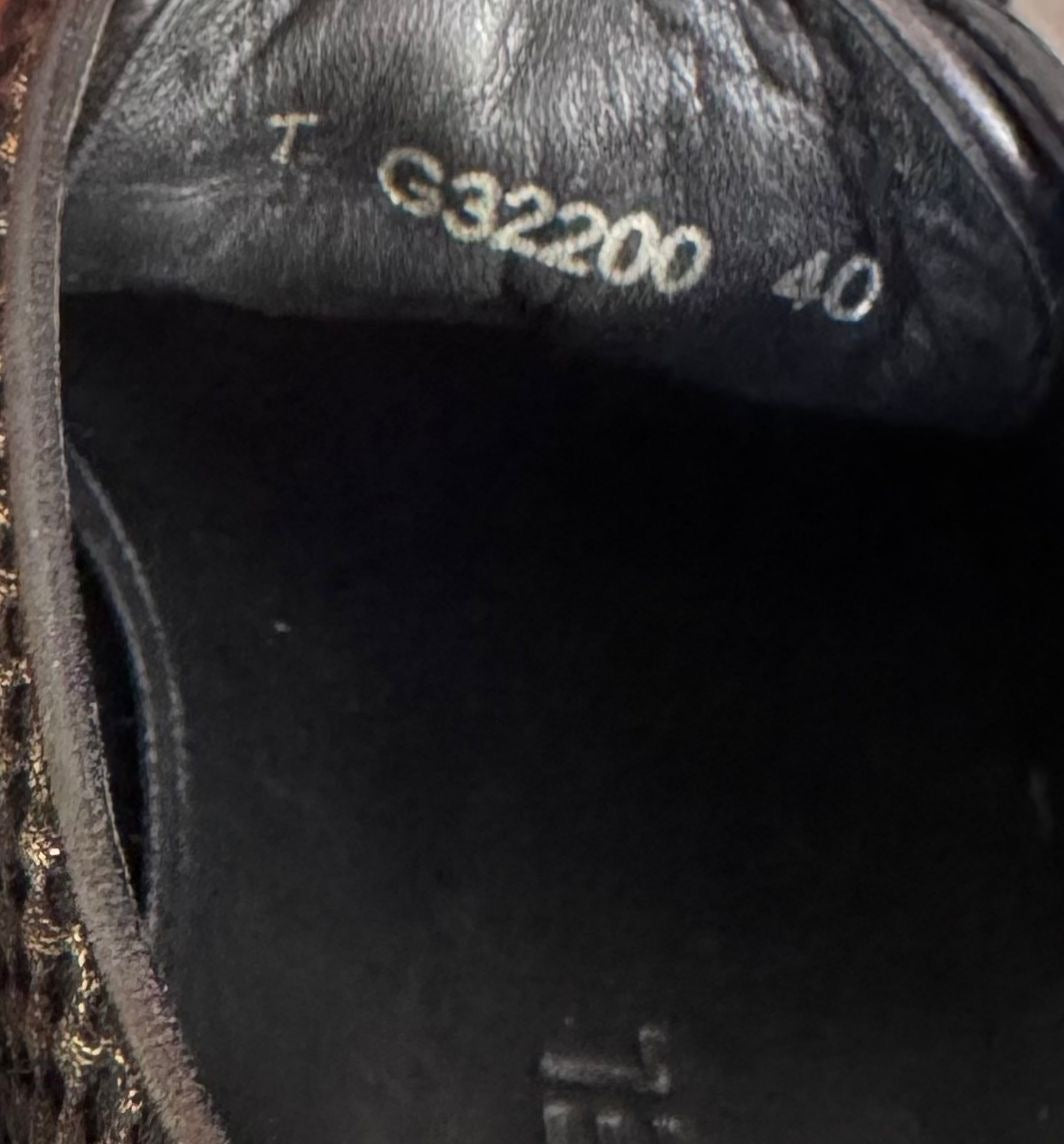 CHANEL - SNEAKERS BLACK AND GOLD LEATHER WITH LOGO SIZE 40 EU