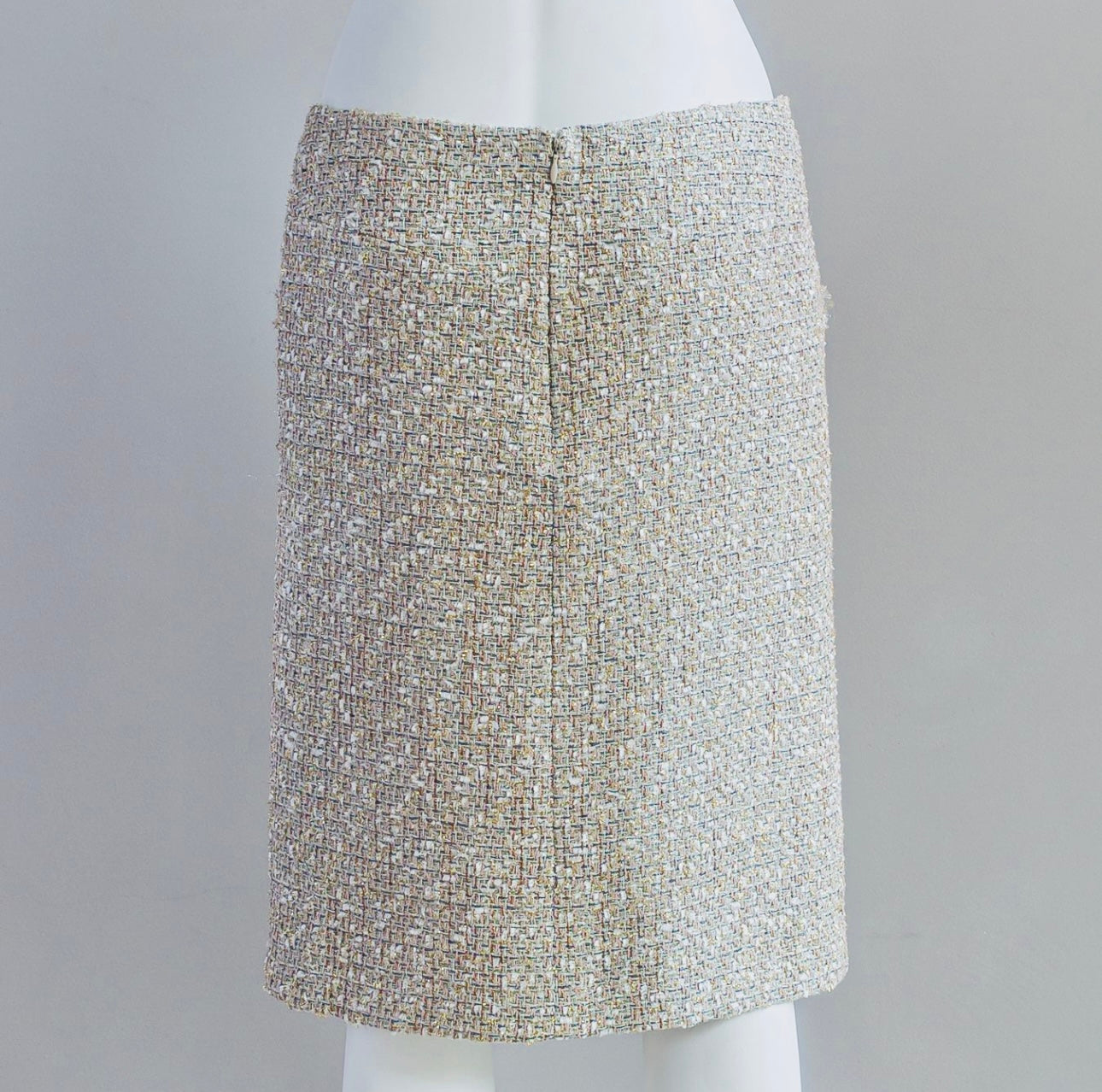 CHANEL - SKIRT TWEED BEIGE PINK LIGHT BLUE AND GOLD TONES SIZE 40 FR