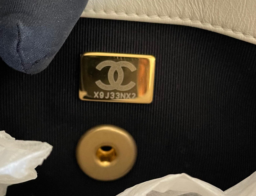 CHANEL - BAG MINI WHITE CALFSKIN CC PEARL FLAP