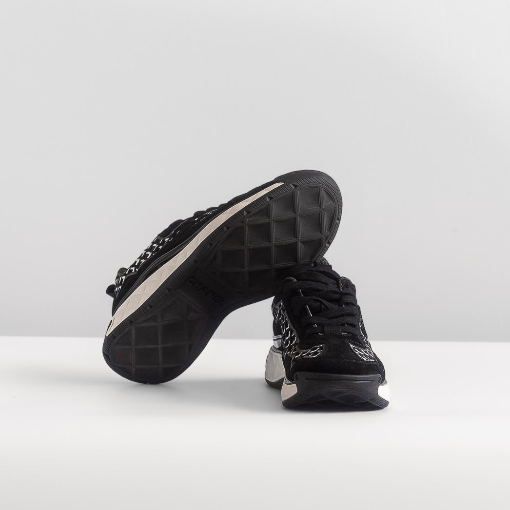 CHANEL - *BRAND NEW* SNEAKERS CALFSKIN EMBROIDERED CC SIZE 39 EU