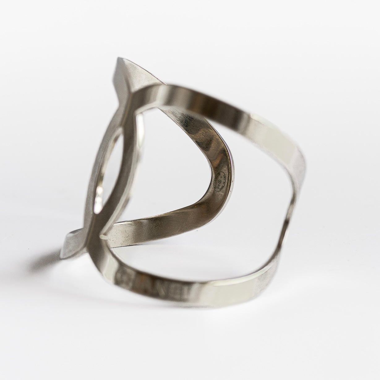 CHANEL – BRACELET CUFF SILVER-TONE CC COLLECTION 2017