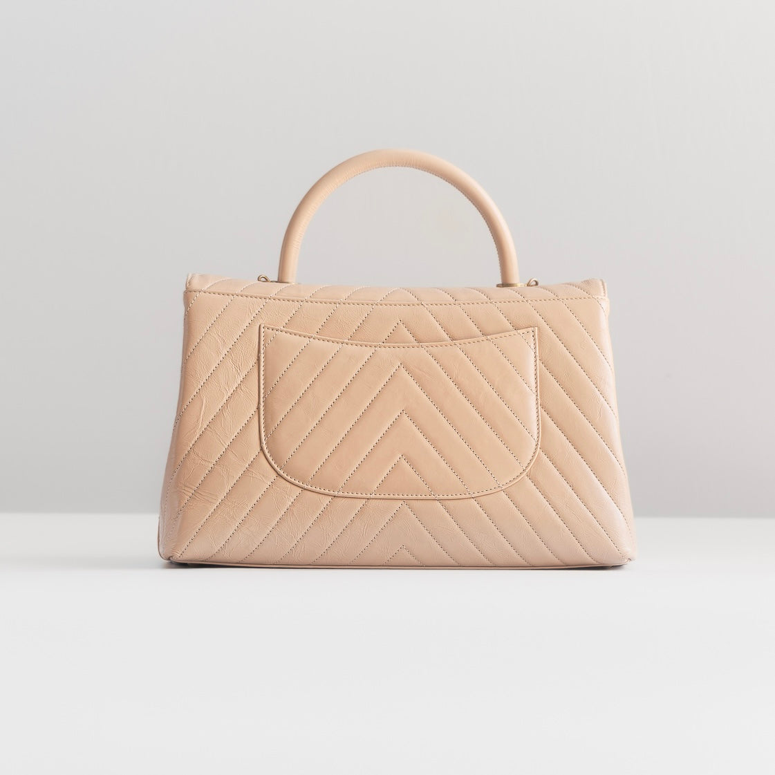 CHANEL - HANDBAG CHEVRON COCO HANDLE BEIGE LEATHER