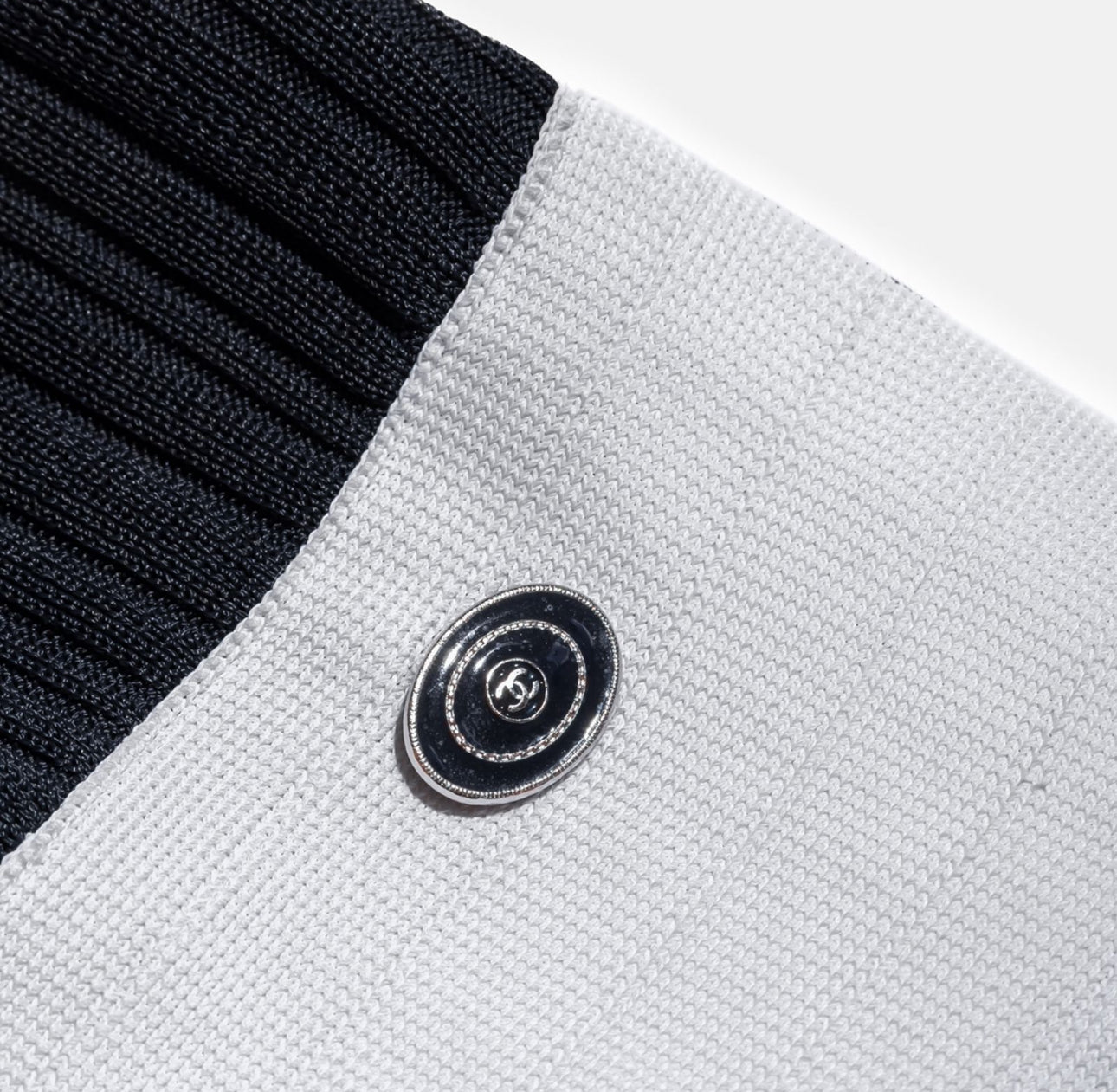 CHANEL - DRESS LONG NAVY AND WHITE RIBBED PLEATED KNIT SIZE 38 FR