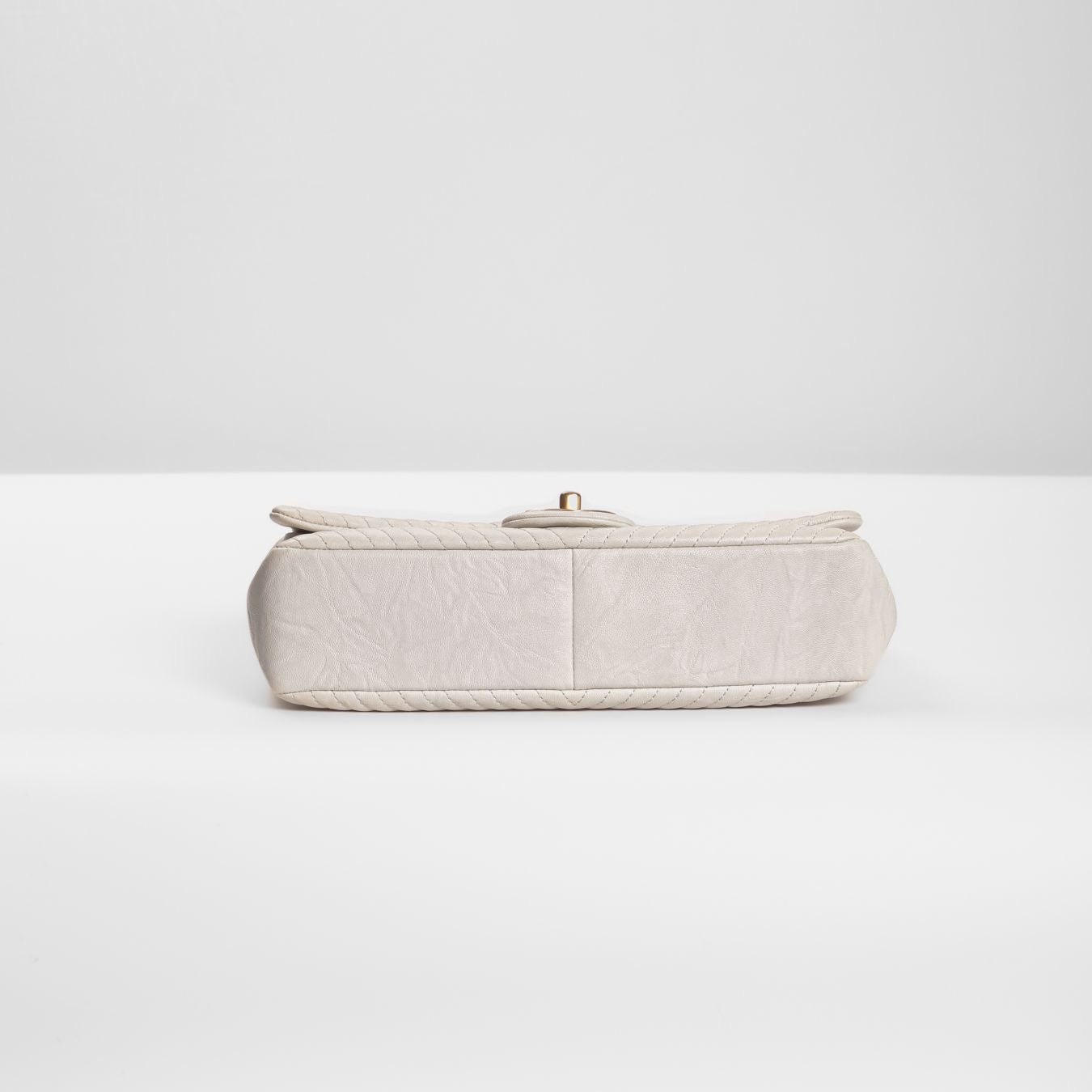 CHANEL - BAG TIMELESS MEDIUM WHITE CALFSKIN SURPIQUÉ CHEVRON GOLD HARDWARE