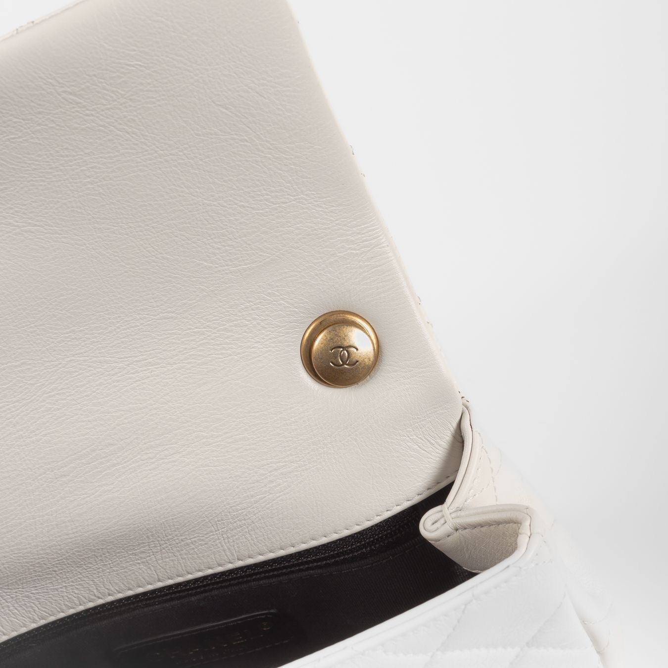 CHANEL - BAG MINI WHITE CALFSKIN CC PEARL FLAP