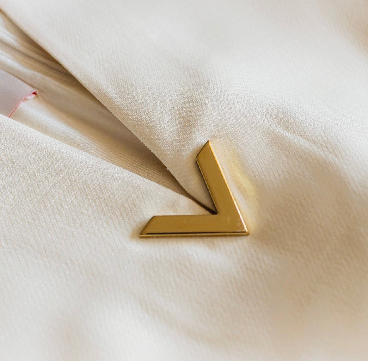 VALENTINO - DRESS MINI IVORY GOLD V LOGO SIZE M