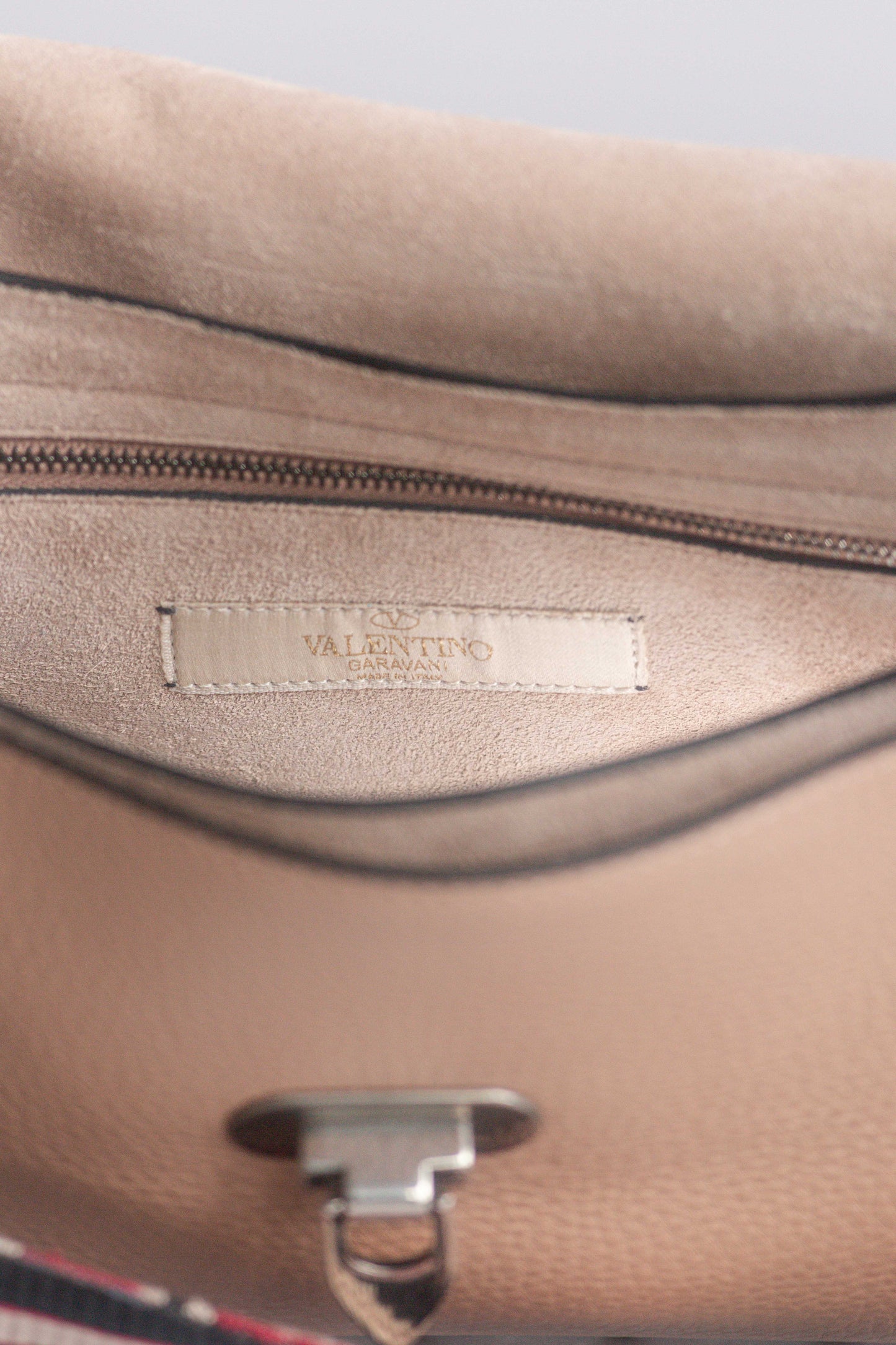VALENTINO - SHOULDER BAG ROCKSTUD ROLLING BEIGE LEATHER WITH MULTICOLOR STRAP