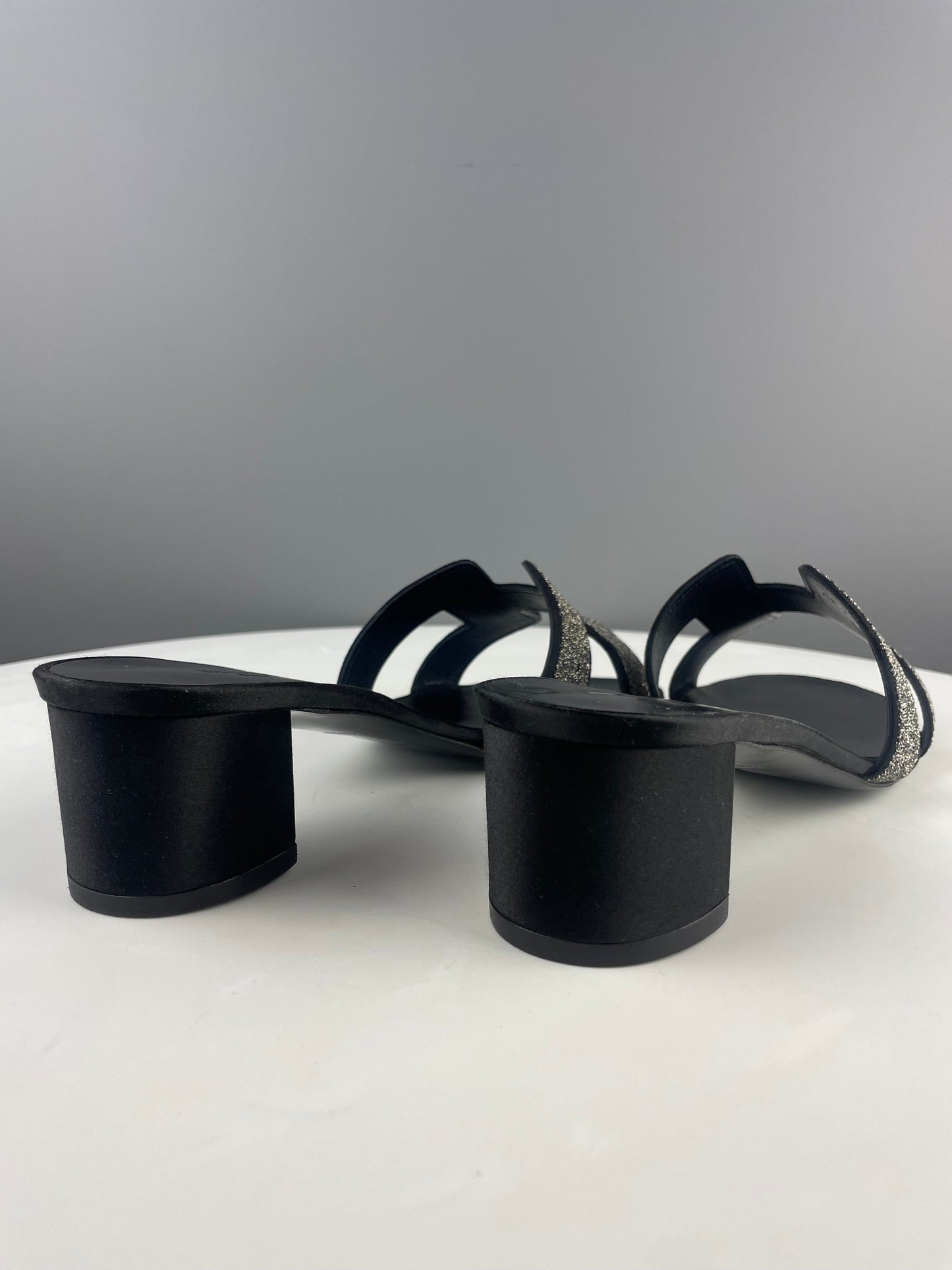 HERMÈS - Sandals Oasis black chèvre velour and crystal