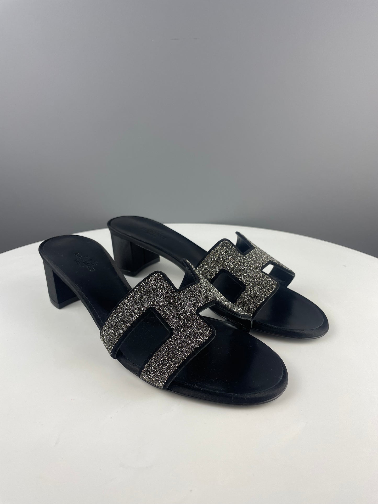HERMÈS - Sandals Oasis black chèvre velour and crystal