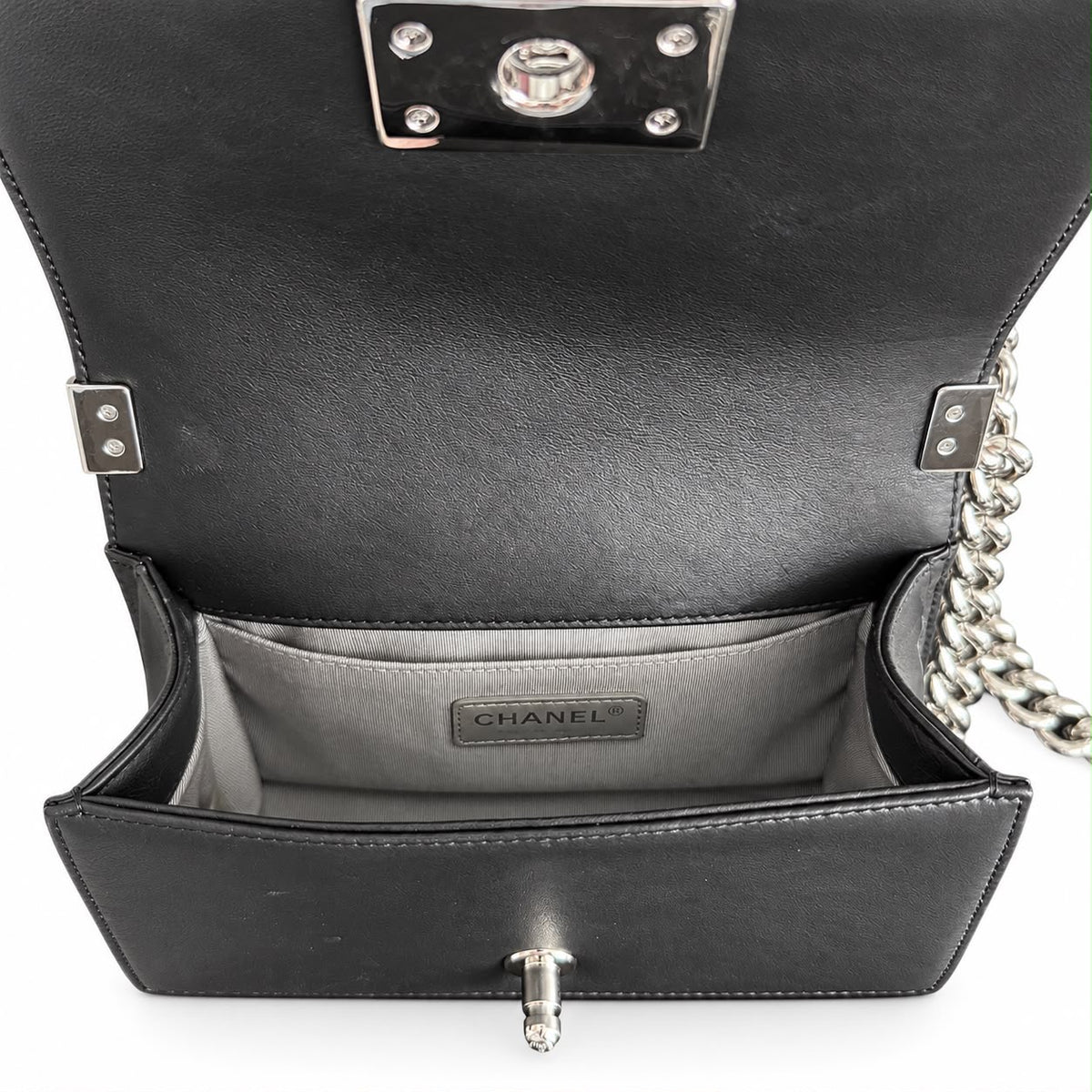 CHANEL – BOY BAG SMALL CHEVRON QUILTED BLACK LEATHER WITH RUTHENIUM HARDWARE