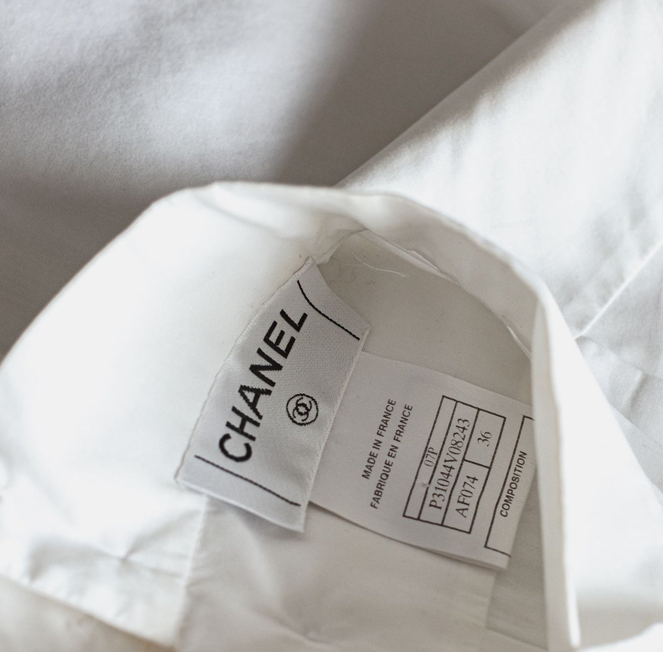 CHANEL - SHIRT SLEVELESS WHITE WOTH LARGE SILK BOW SIZE 36 FR