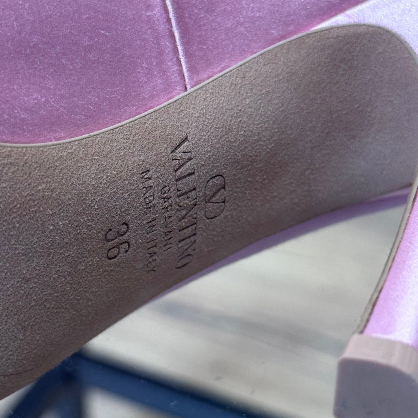 VALENTINO - *NEVER WORN* PUMPS HIGH SATIN PINK SIZE 36 EU