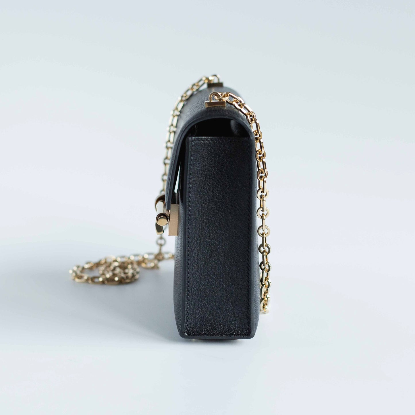 HERMÈS - VERROU MINI SHOULDER BAG IN BLACK CHÈVRE LEATHER WITH GOLD CHAIN