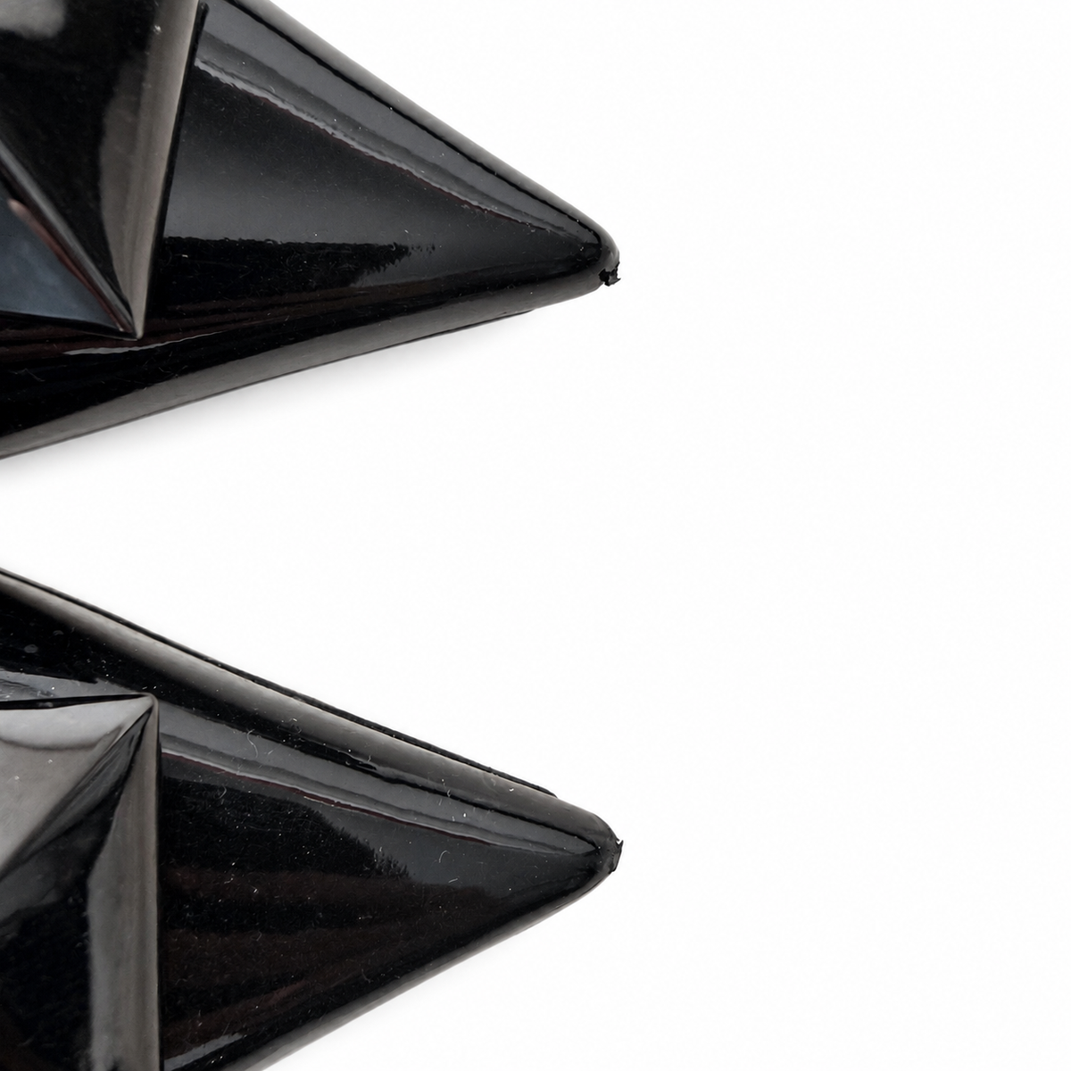 VALENTINO – PUMPS IN BLACK PATENT LEATHER WITH OVERSIZED STUD DETAIL – EU 40
