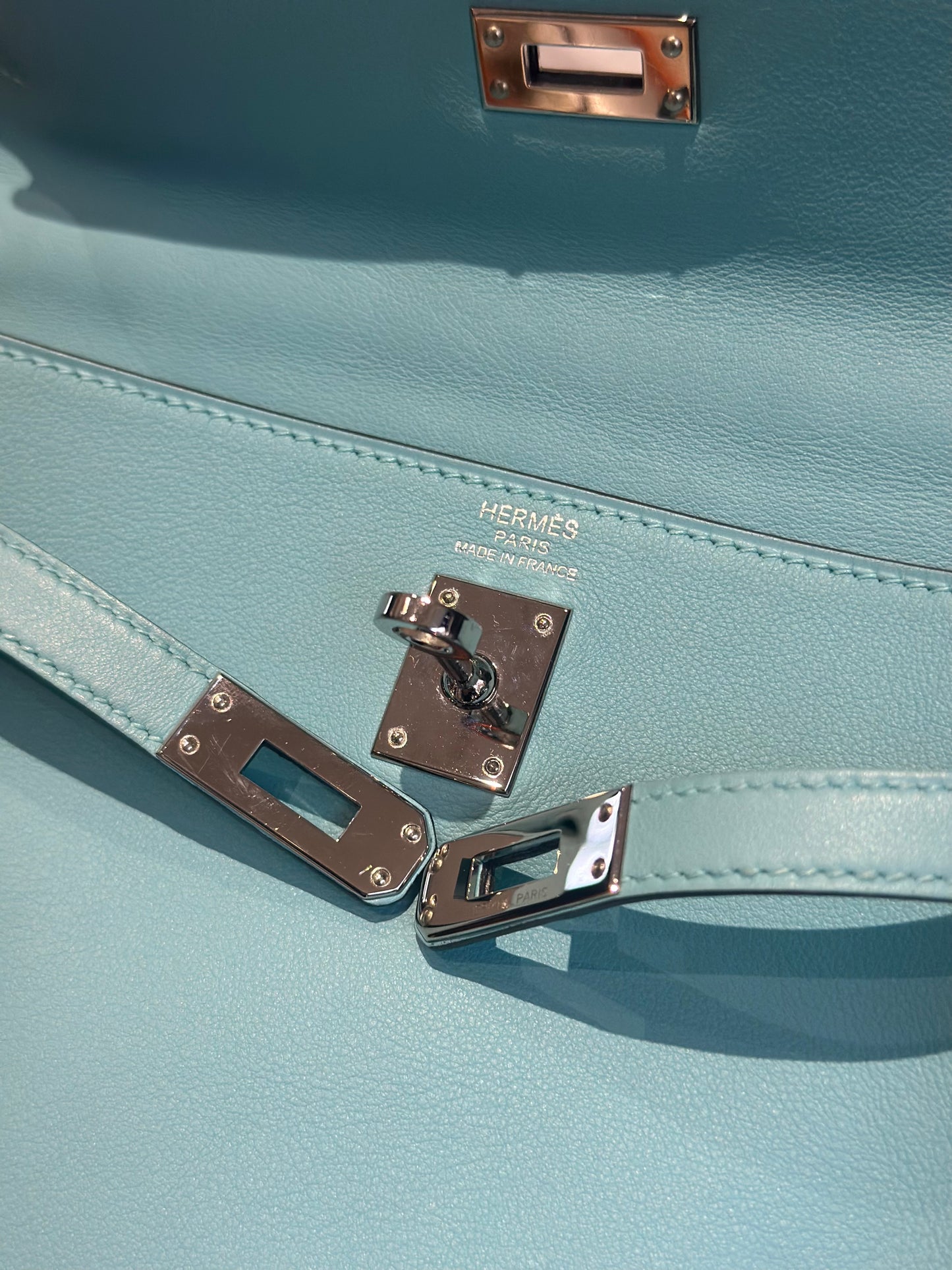 HERMÈS -  KELLY 25 BAG IN BLUE ATOLL SWIFT LEATHER WITH PALLADIUM HARDWARE