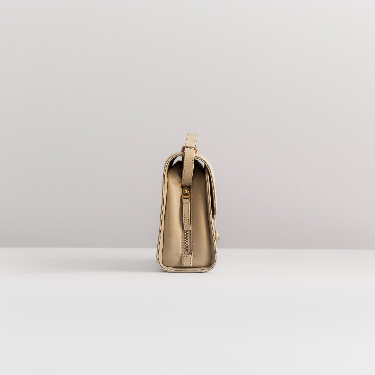 CHANEL - BAG CALFSKIN CHEVRON QUILTED METSL FLAP IN BEIGE