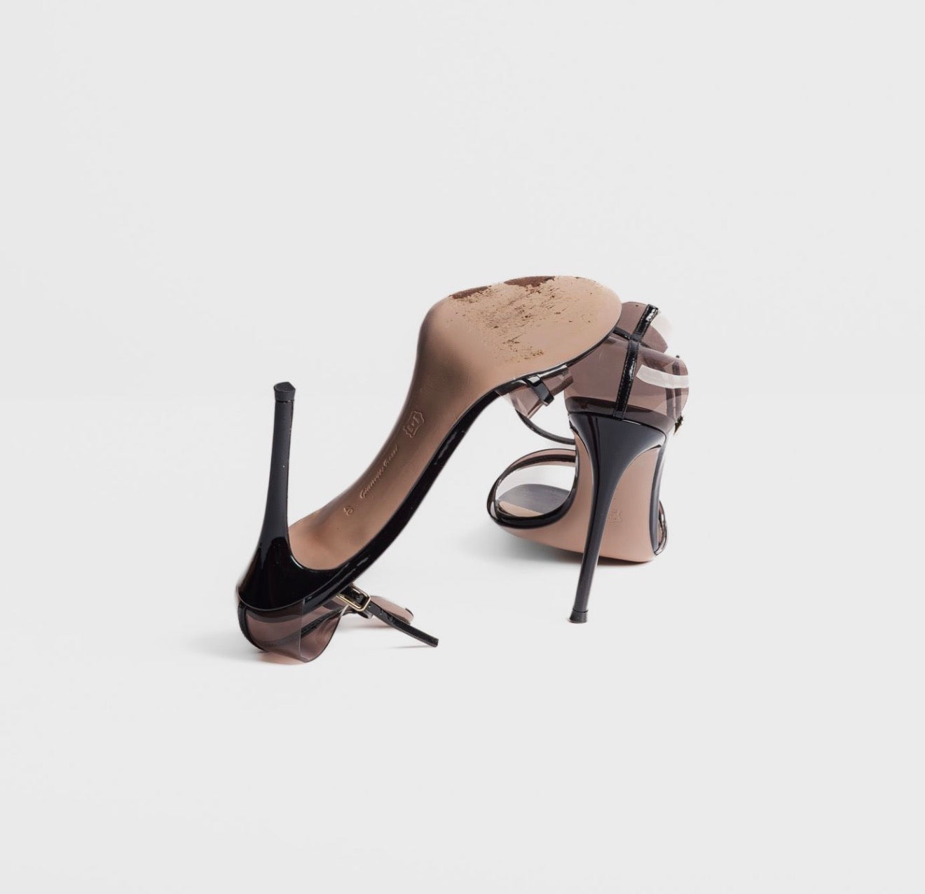 GIANVITO ROSSI - SANDALS GSTRING PLEXI BLACK SIZE 40 EU