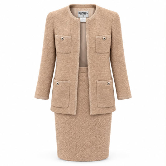 CHANEL – SKIRT SUIT IN BEIGE WOOL BOUCLÉ VINTAGE SPRING 1996 – FR 40 / IT 44