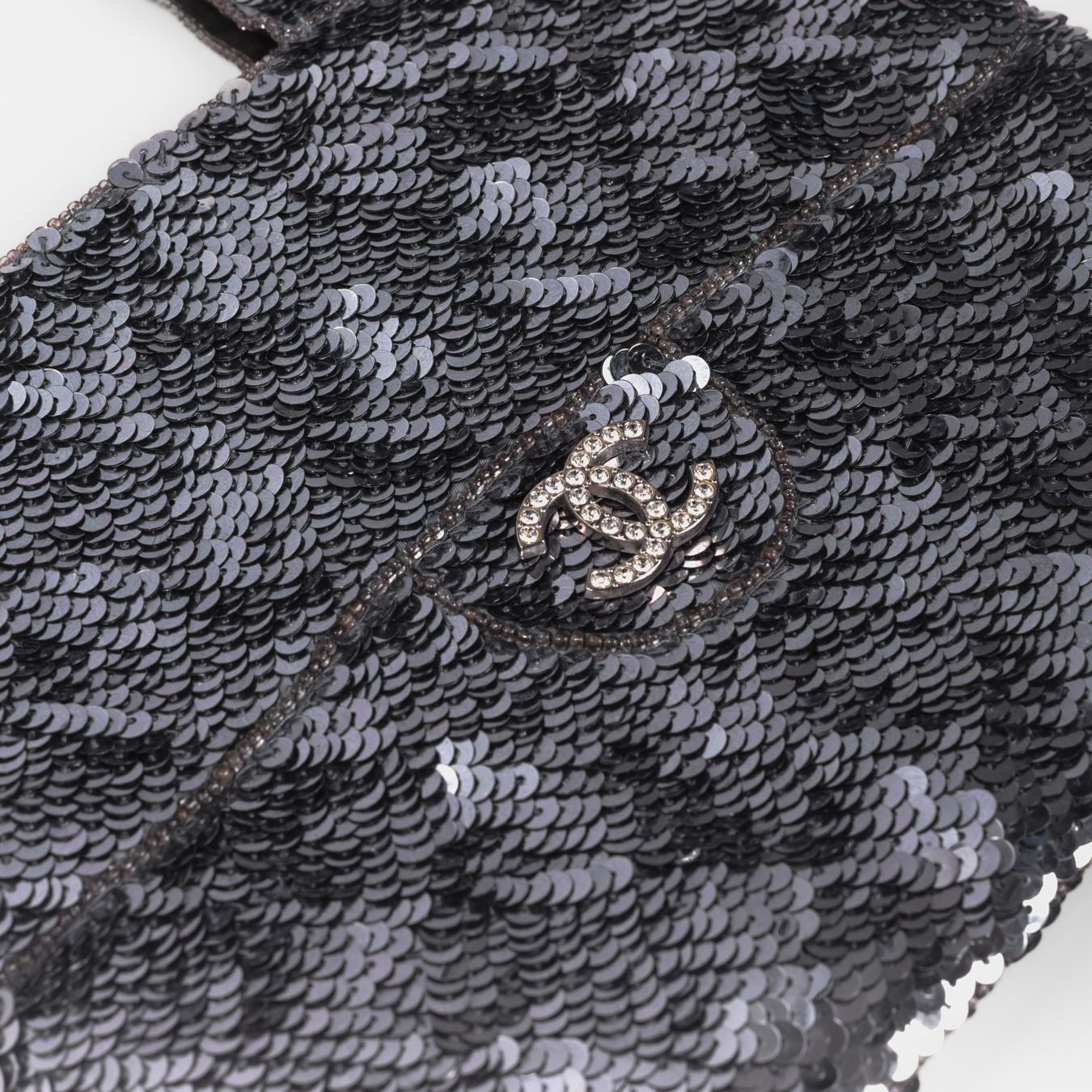 CHANEL - POCHETTE SEQUIN SILVER MINI